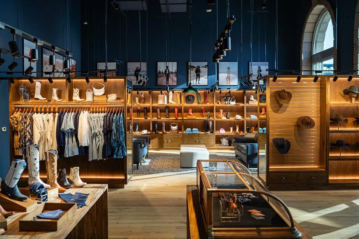 Loja western com botas, chapéus e roupas em Fort Worth